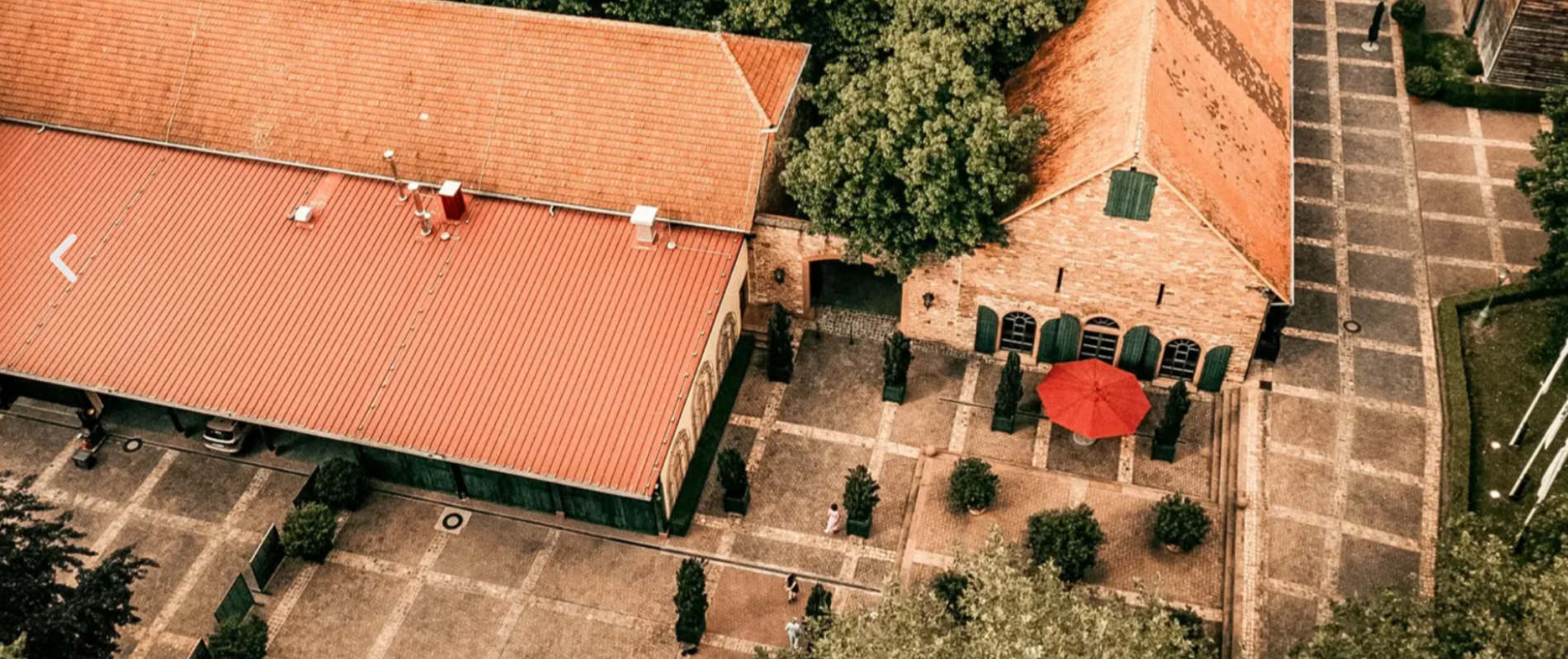 Hofgut von Hünersdorff Vogelperspektive FLOW THE KITCHEN