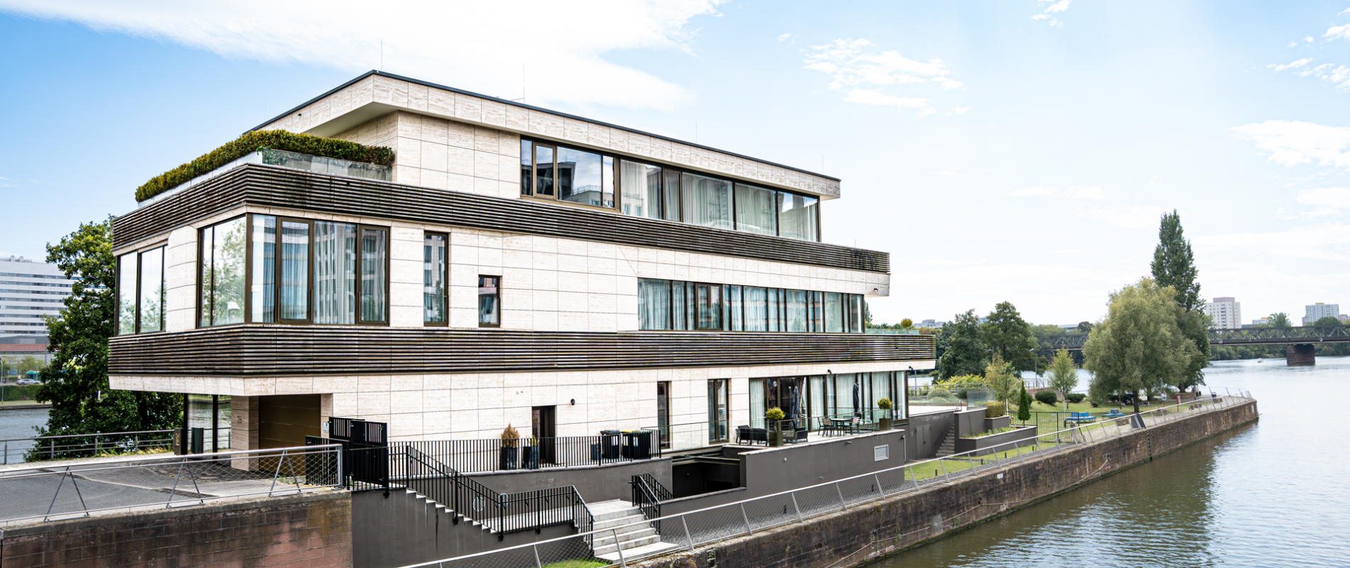 Main Suites Aussenansicht FLOW THE KITCHEN