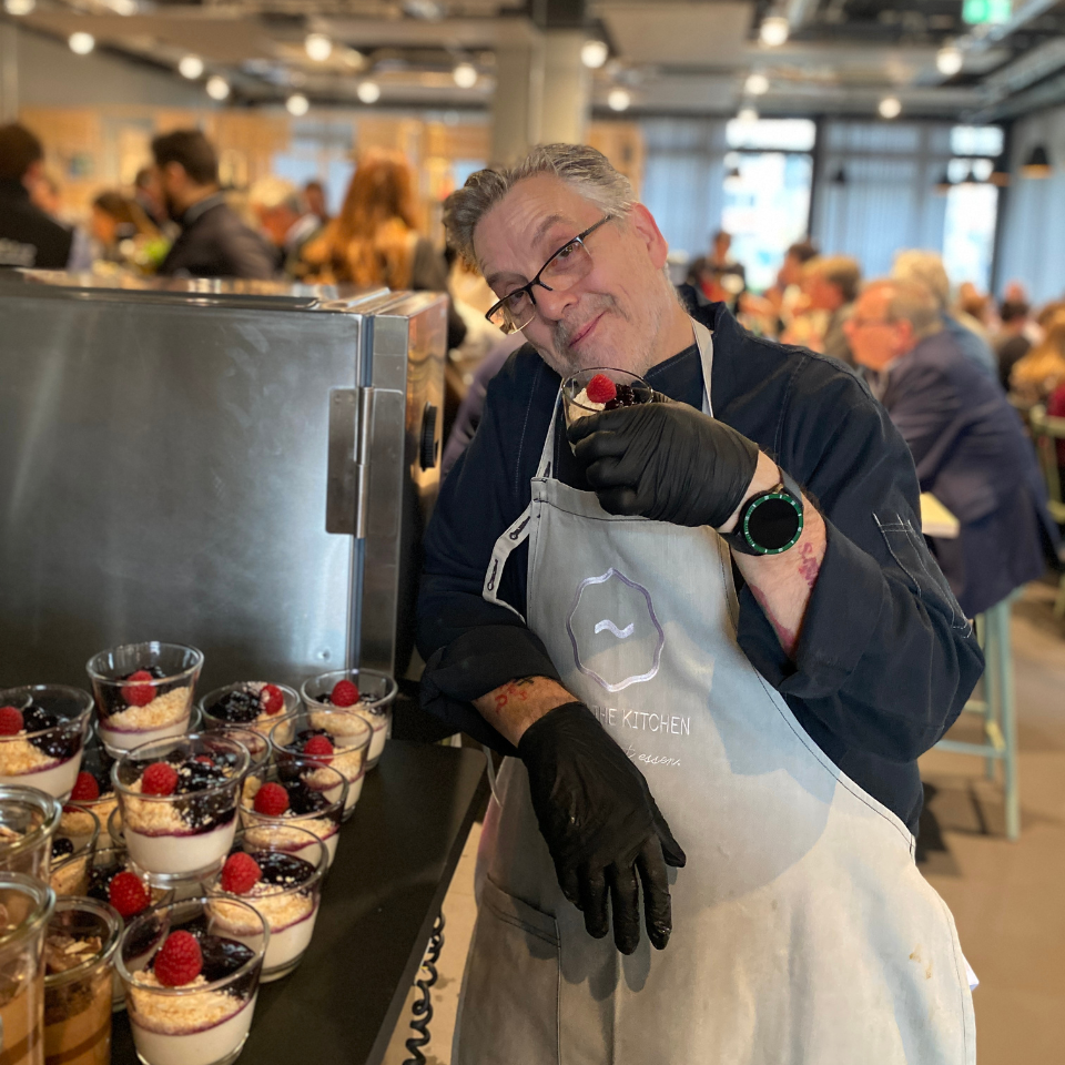 Mitarbeiter mit Desser Nestle Konferenz FLOW THE KITCHEN