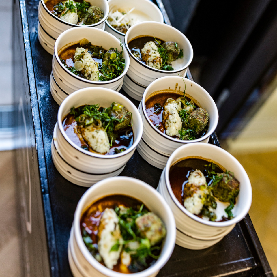 Mainyard Zeitreise Grundsteinlegung Flying Fingerfood FLOW THE KITCHEN