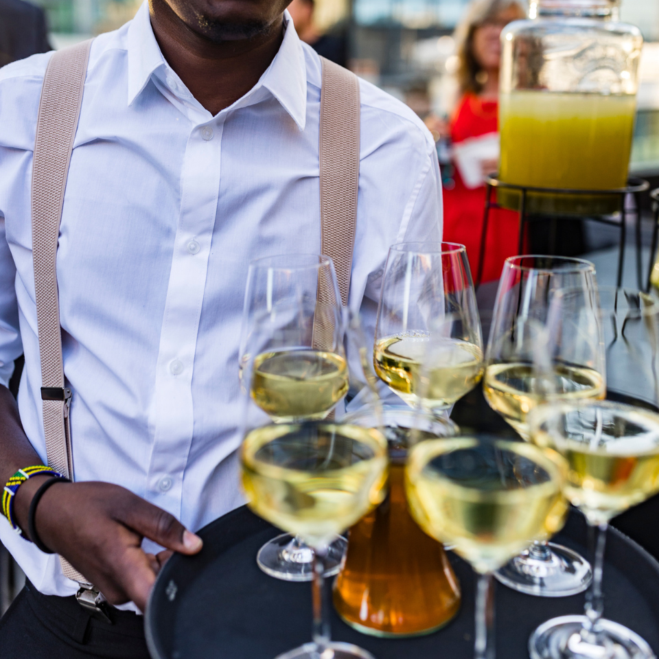 Mainyard Zeitreise Grundsteinlegung Whine  FLOW THE KITCHEN