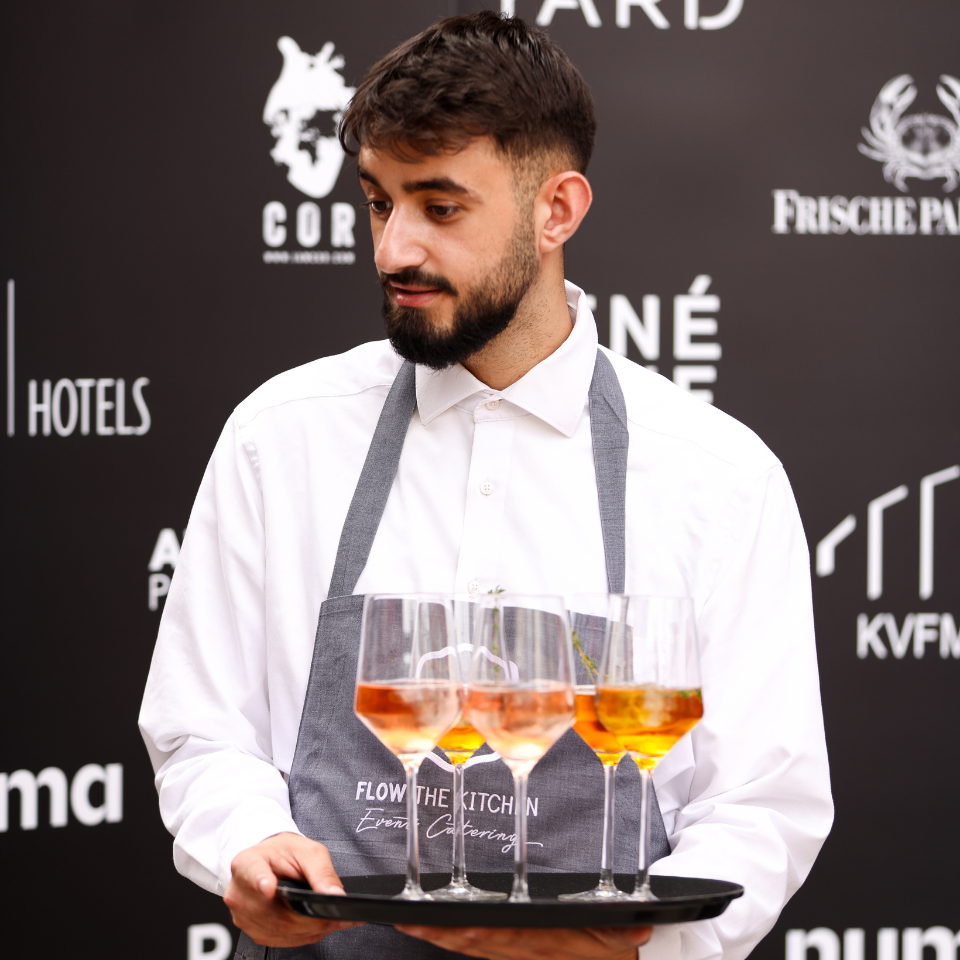 Mainyard Zeitreise Service Grundsteinlegung FLOW THE KITCHEN