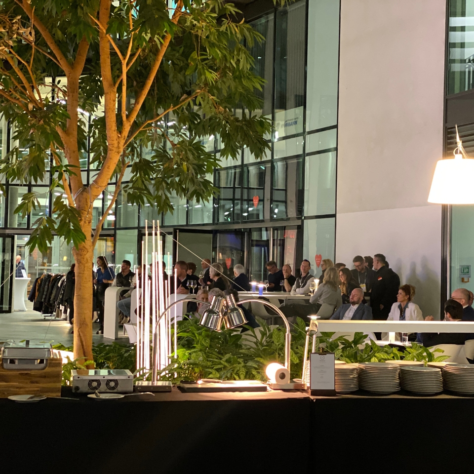 Artemide Light & Buildung Buffet und Gäste FLOW THE KITCHEN