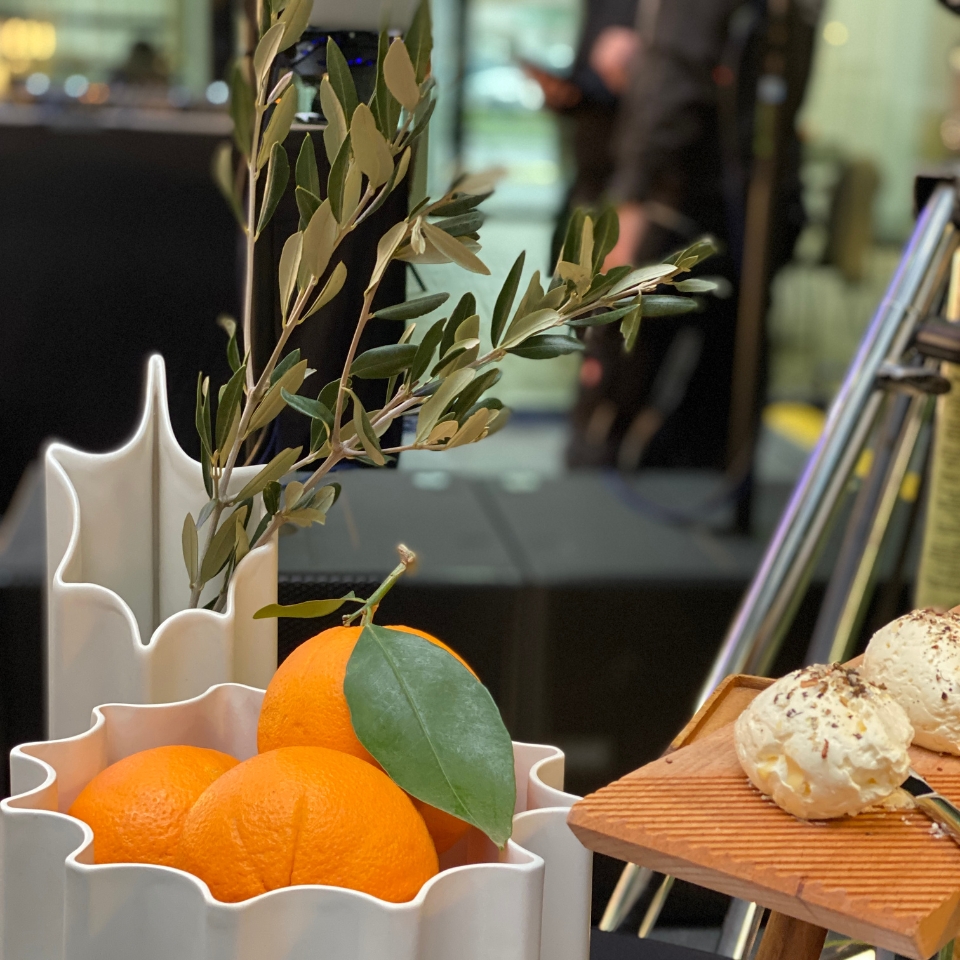 Artemide Light & Buildung Orange FLOW THE KITCHEN