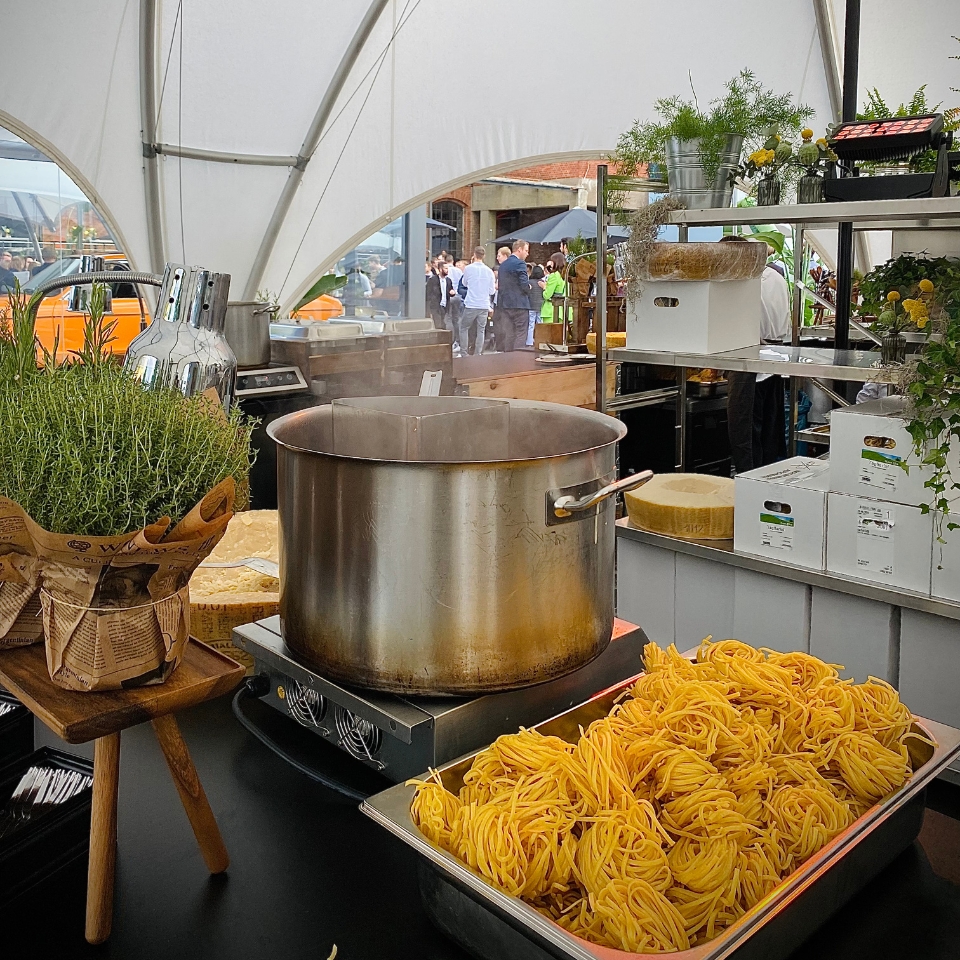EY Klassikstadt Sommerfest Pastastation FLOW THE KITCHEN