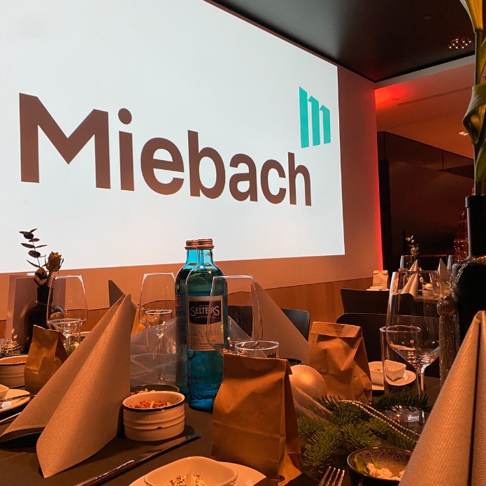 Miebach Consulting DFF Weihnachtsfeier Tischdeko Leinwand FLOW THE KITCHEN