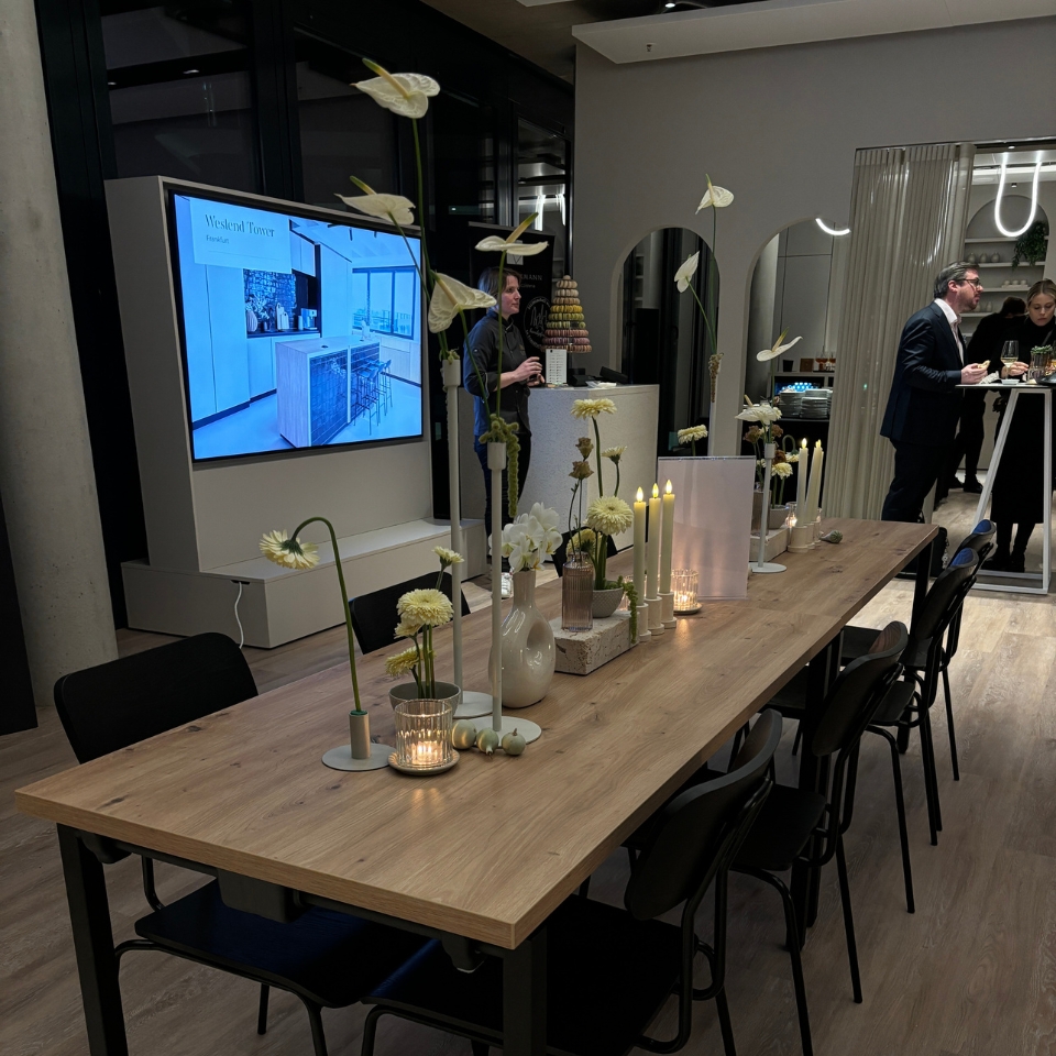 Place to be Kreisler Grand Opening Tischdeko Blumen Kerzen FLOW THE KITCHEN