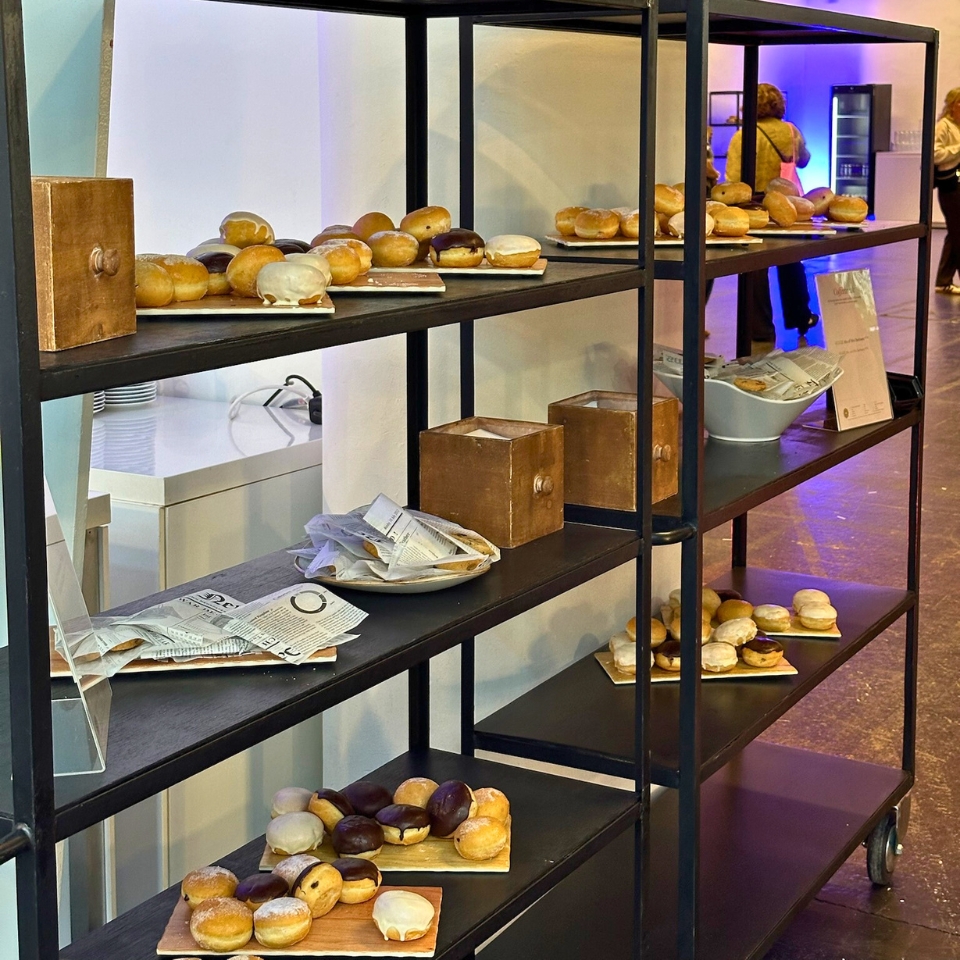 Agence Digressions Messe Offenbach Mini Berliner und Cookies im Regal FLOW THE KITCHEN