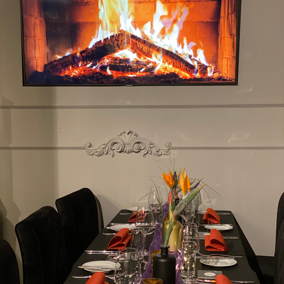 Astrazeneca Le Panther Tischdeko Kaminfeuer FLOW THE KITCHEN