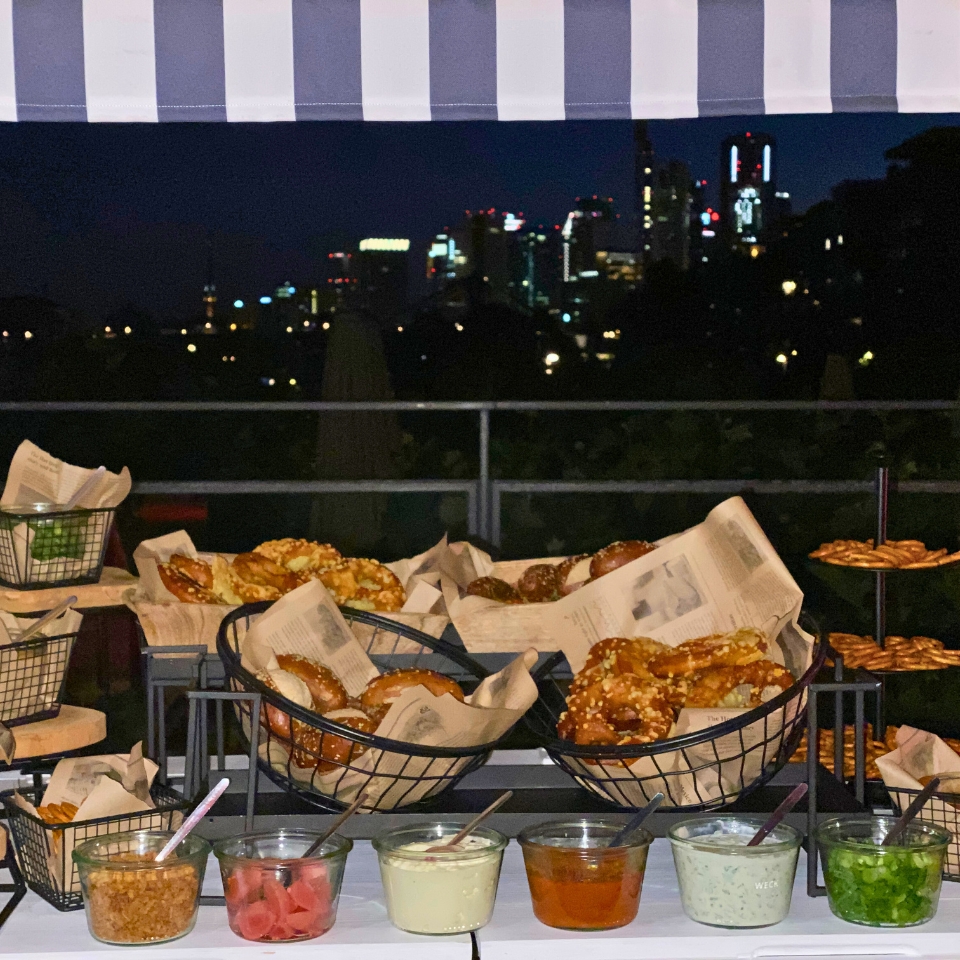 Coca Cola Oosten EM-Event Marktwagen Brezeln Dips FLOW THE KITCHEN 