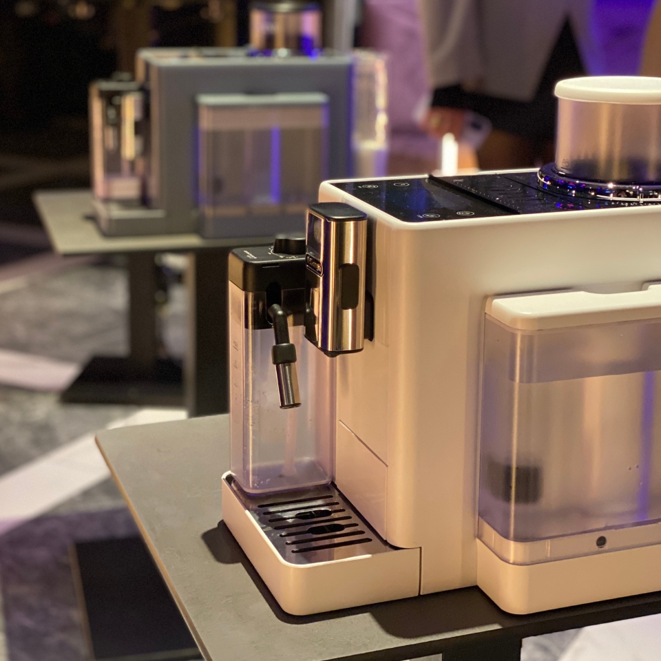 De Longhi Le Panther Kaffeemaschine FLOW THE KITCHEN