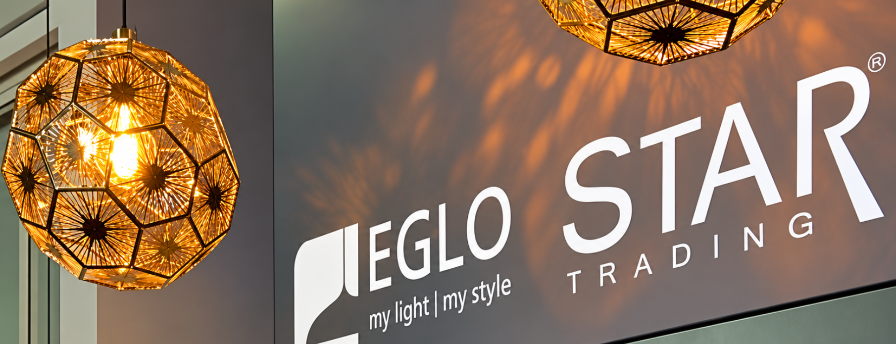 Eglo Star Trading Messestand mit goldenen Pendelleuchten beim Messe Catering Frankfurt Event