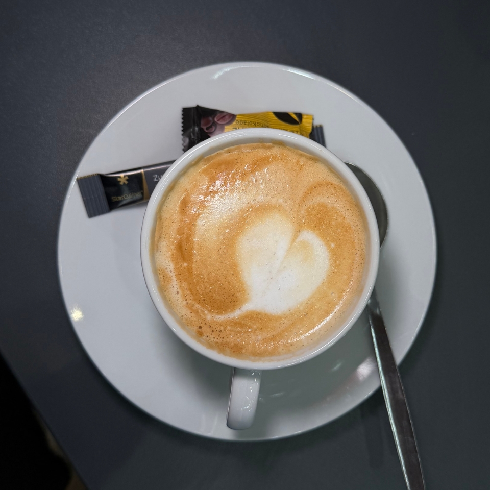 Gustav Hensel Light+Building Messe Cappuccino FLOW THE KITCHEN