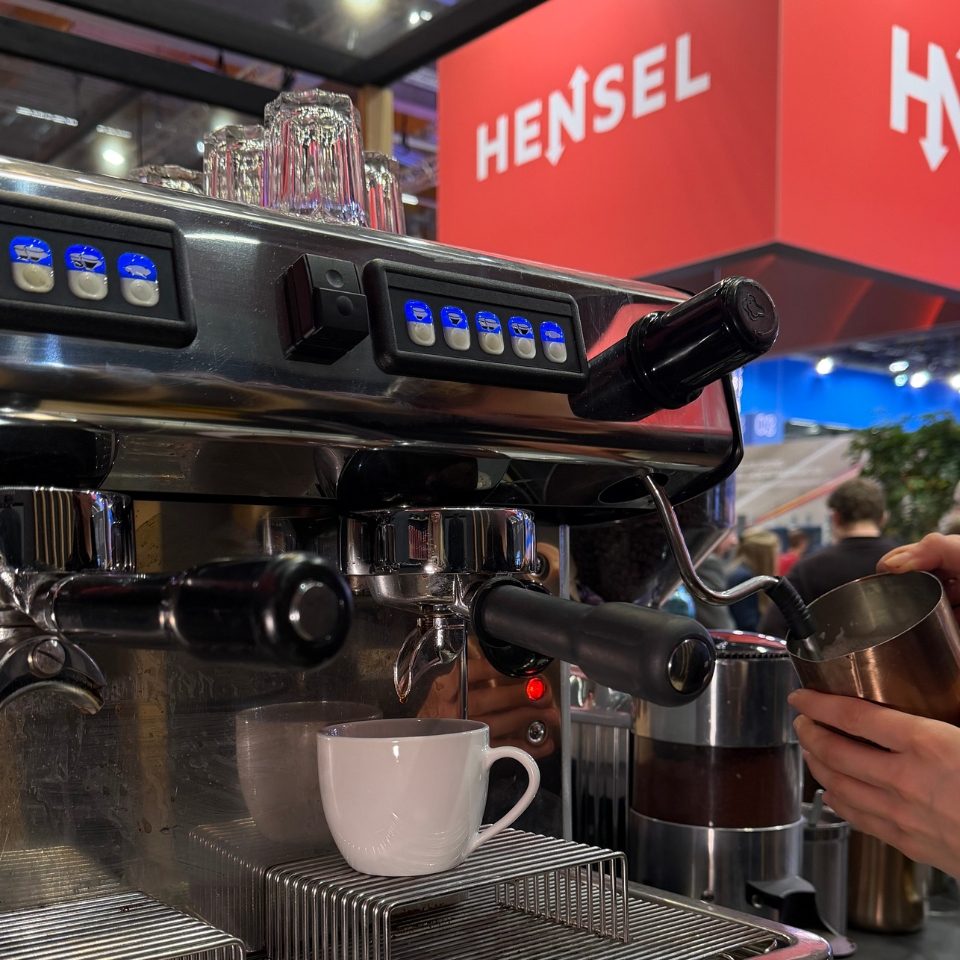 Gustav Hensel Light+Building Messe Kaffeemaschine FLOW THE KITCHEN