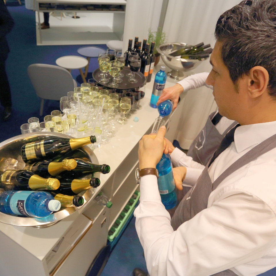 Heimtextil Trevira Drinks Champagner FLOW THE KITCHEN