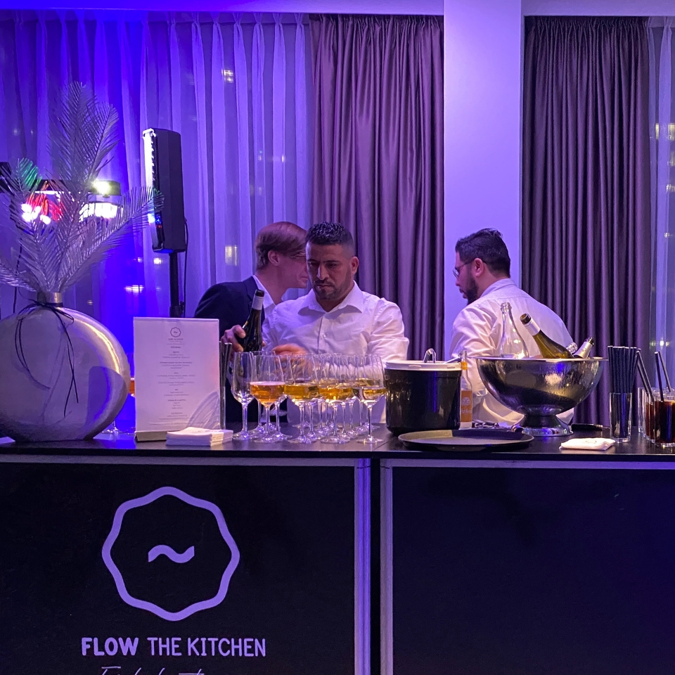 M2P Main Suites Bar FLOW THE KITCHEN