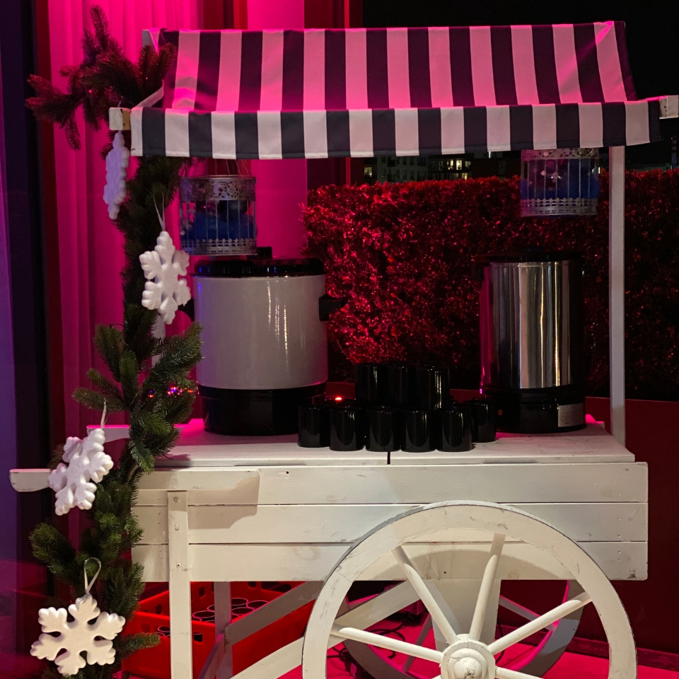 M2P Main Suites Marktwagen mit Glühwein FLOW THE KITCHEN
