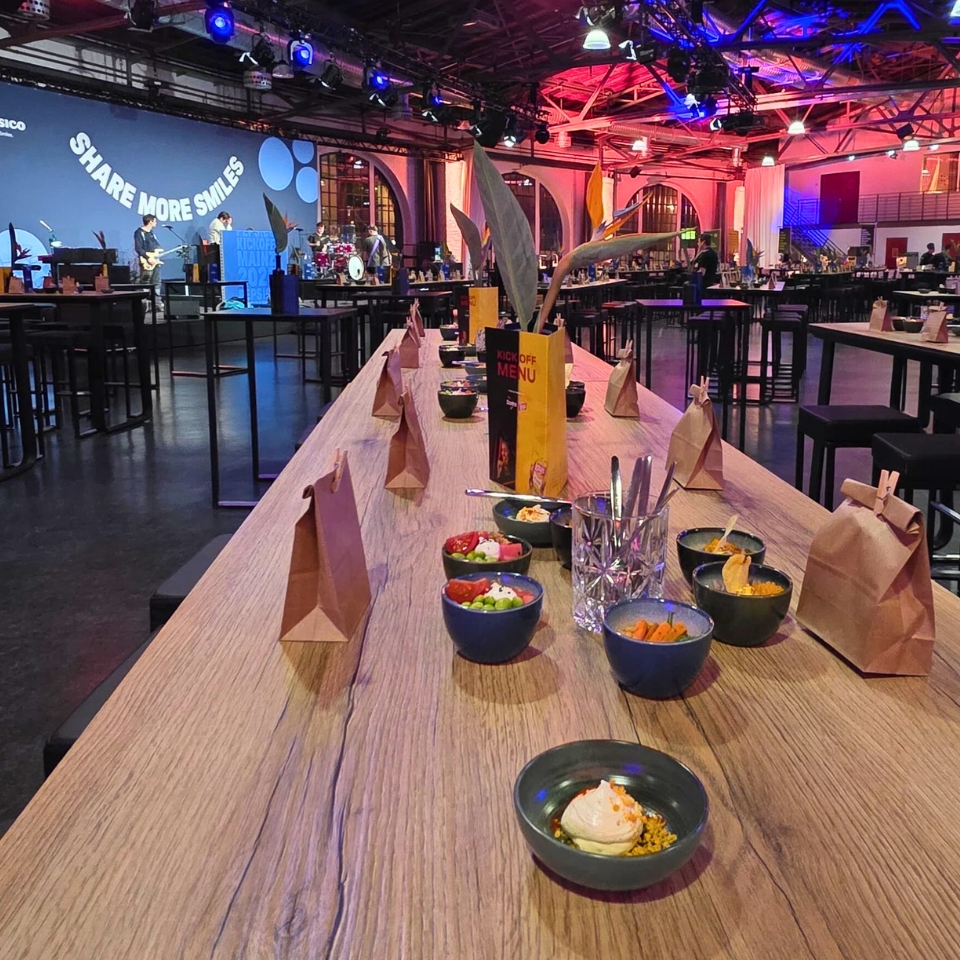 PepsiCo Alte Lokhalle Mainz Tische FLOW THE KITCHEN