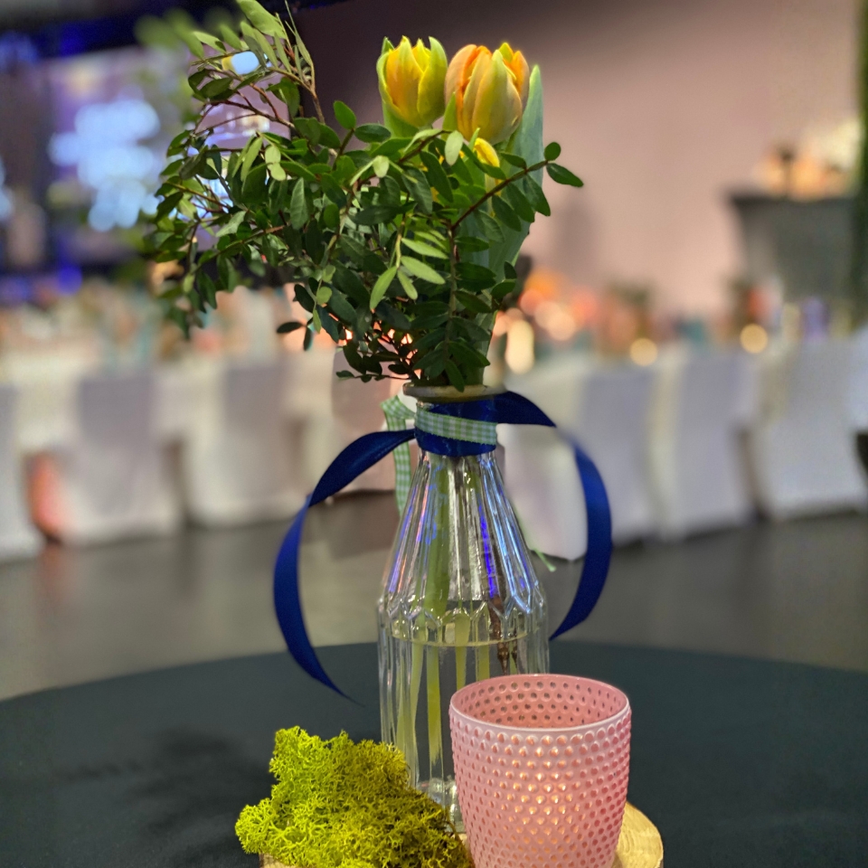 Schöck Bauteile Alte Lokhalle Mainz Deko Blumenvase FLOW THE KITCHEN