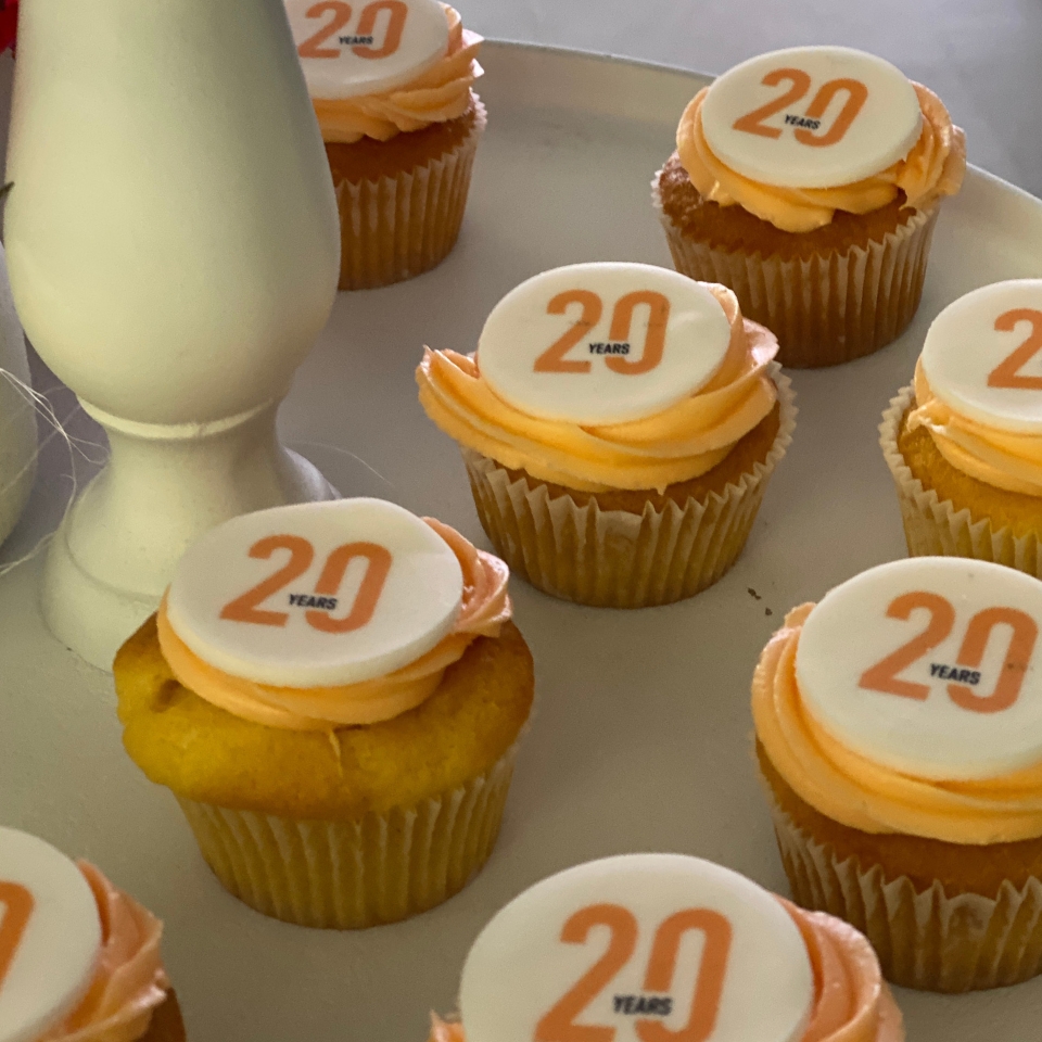TSI Spark 20 years cup cakes FLOW THE KITCHEN