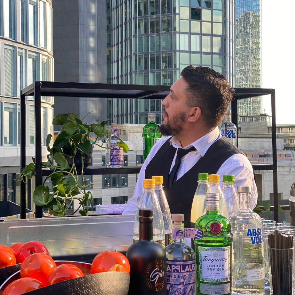 TSI Spark Bar Drinks Barkeeper FLOW THE KITCHEN