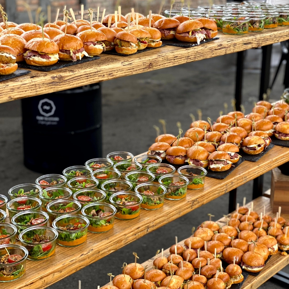 artundwork Fredenhagen Fingerfood Mini Burger FLOW THE KITCHEN