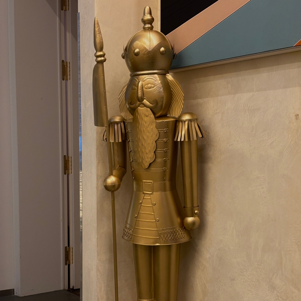 Latham & Watkins LLP Palais Thurn&Taxis Golden Nutcracker FLOW THE KITCHEN