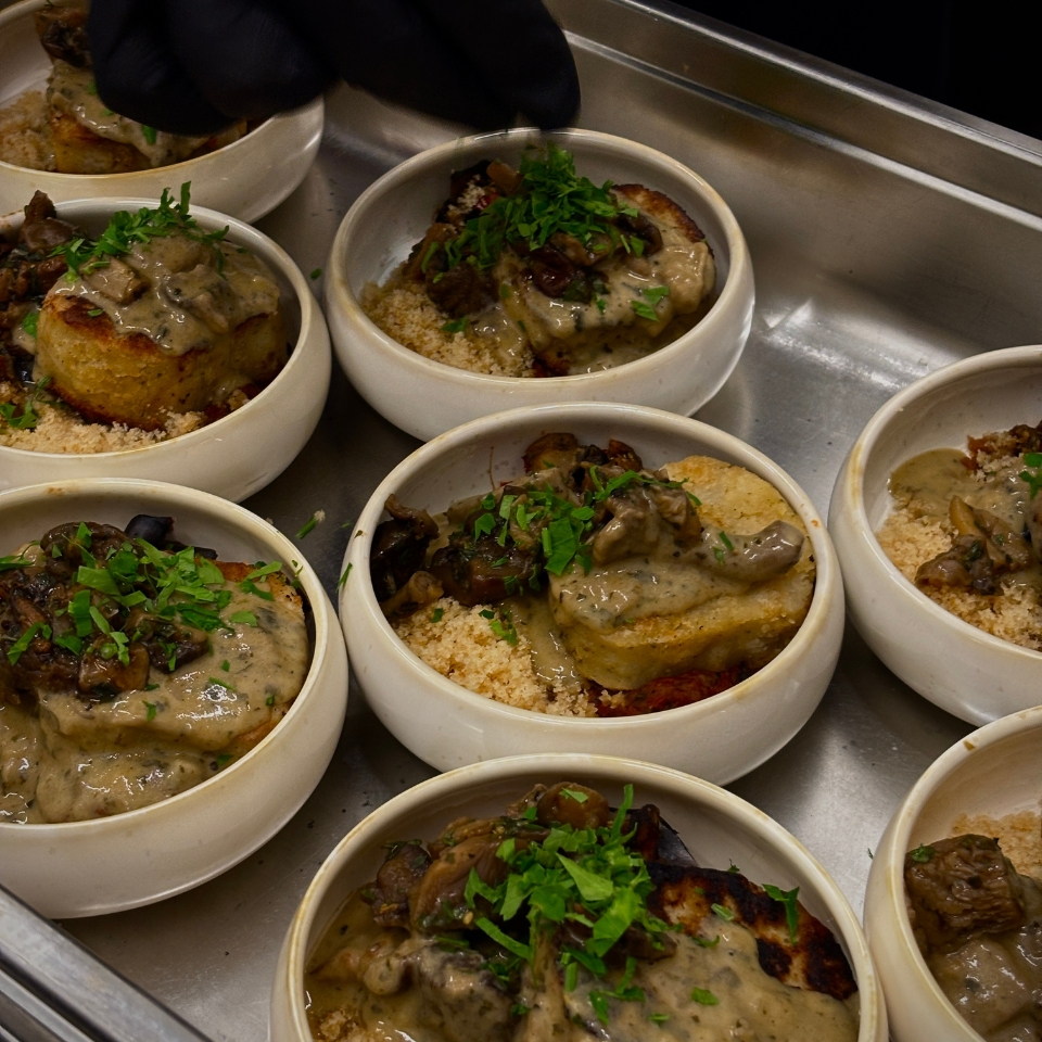 Latham & Watkins LLP Palais Thurn&Taxis Live Cooking Warm Fingerfood FLOW THE KITCHEN