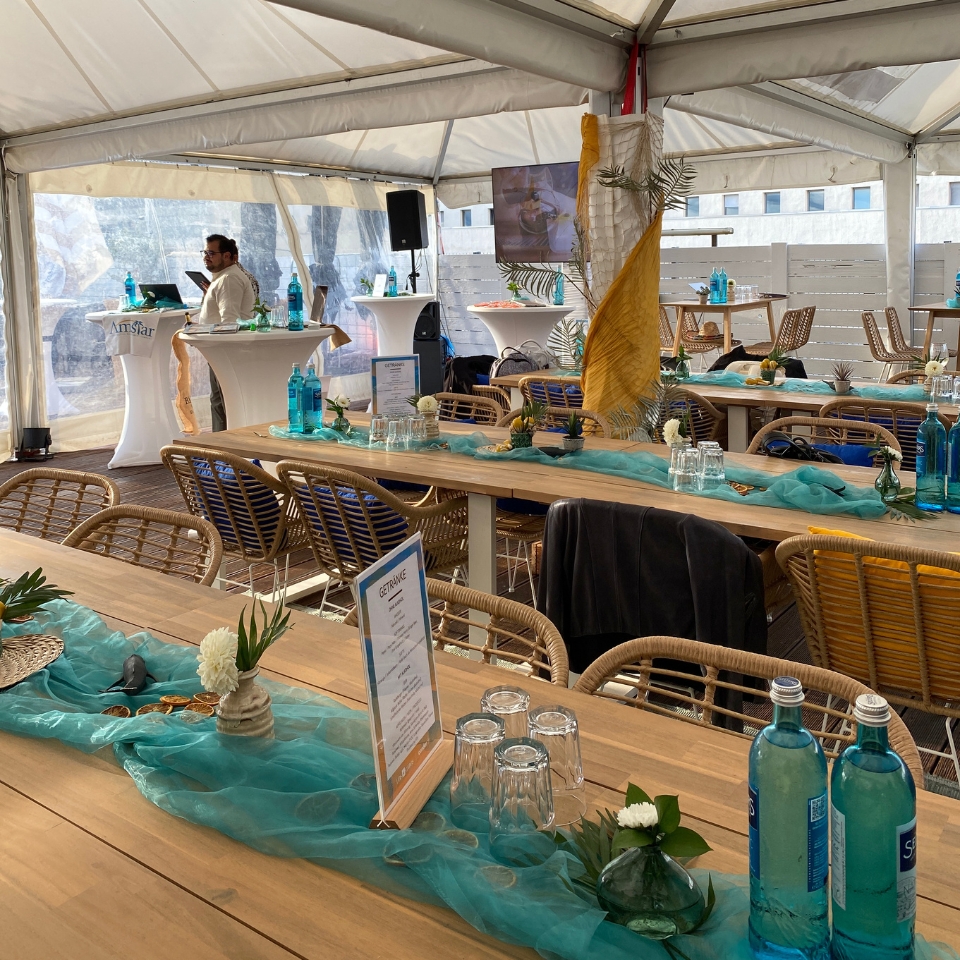 Nina Events City Beach Tischdeko FLOW THE KITCHEN