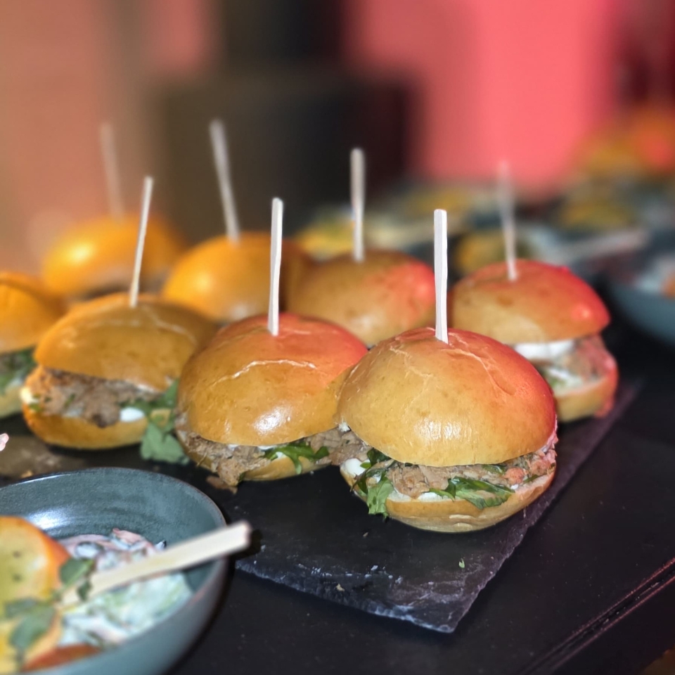 UBS Weihnachtsfeier Momentum Palais Frankfurt Mini Burger FLOW THE KITCHEN 