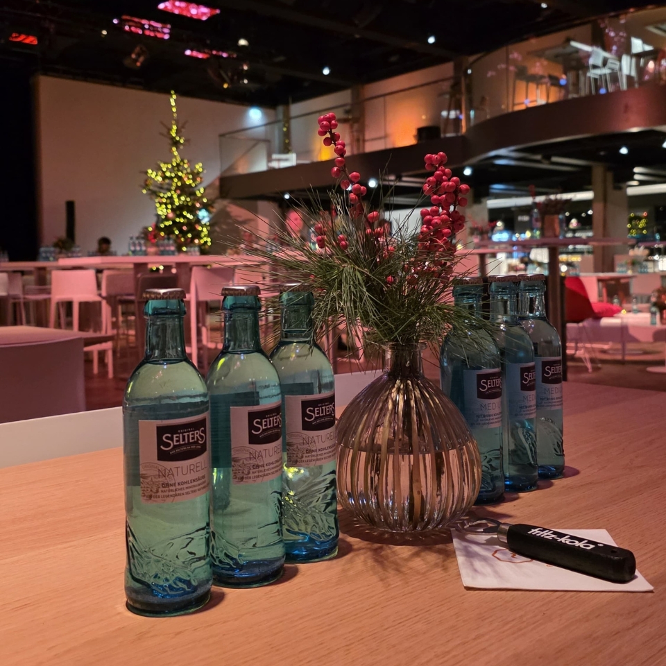 UBS Weihnachtsfeier Momentum Palais Frankfurt Tischdeko FLOW THE KITCHEN 