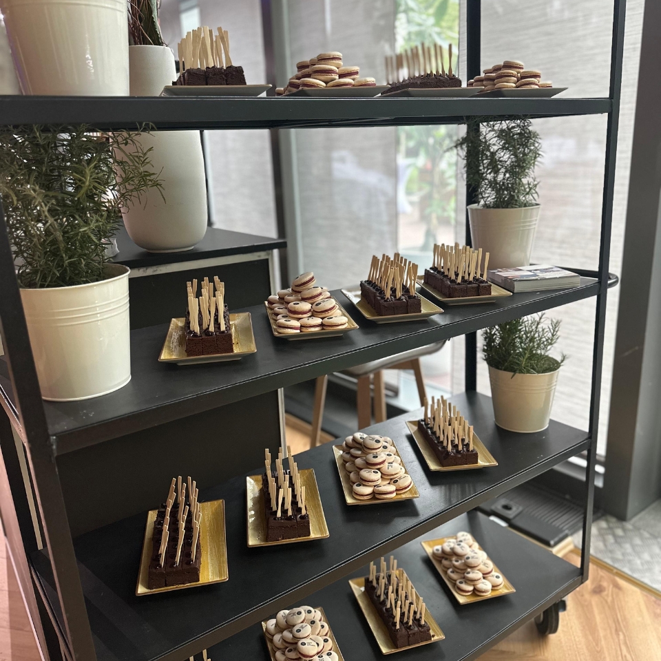 Radisson IMEX Fingerfood Dessert FLOW THE KITCHEN