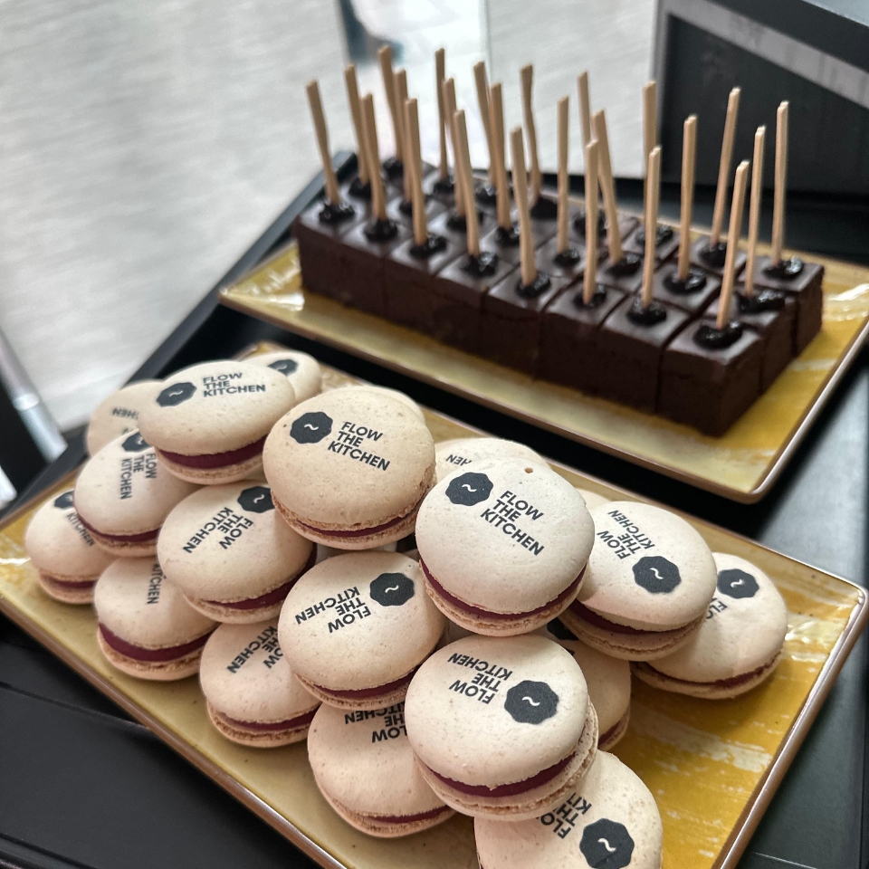 Radisson IMEX Macarons & Brownies FLOW THE KITCHEN
